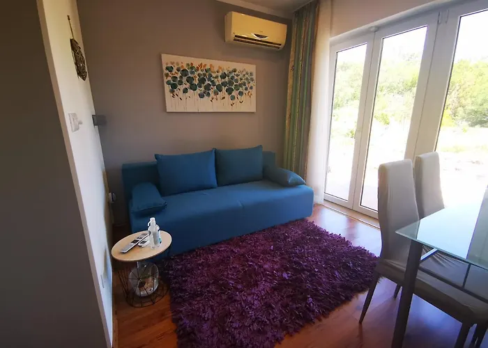 Airport Garden Apartments